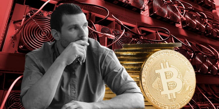 Mineros de BTC en rojo con hombre pensativo y pila de bitcoin