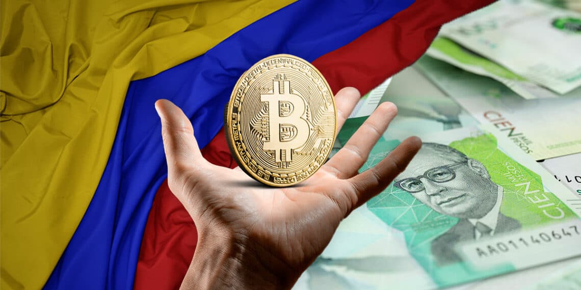 Pesos y bandera colombiana con mano sosteniendo btc