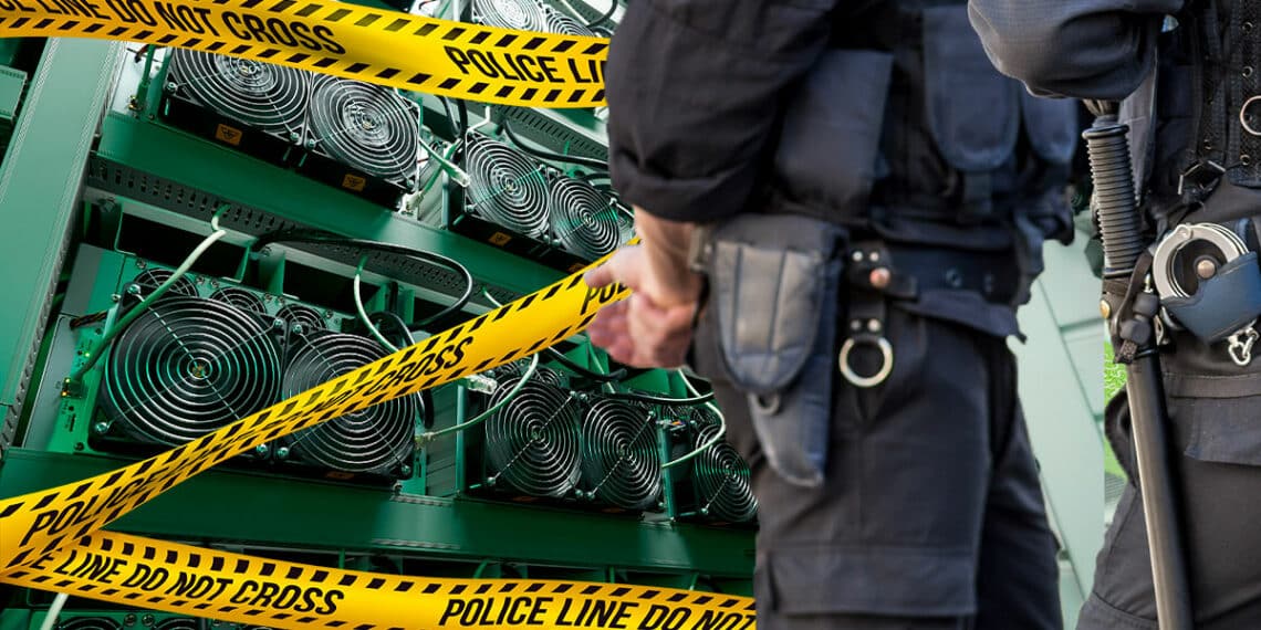 Policías y cintas de no pase en granja de minería bitcoin