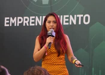 Lorena Ortiz durante su ponencia en la Blockchain Land 2022