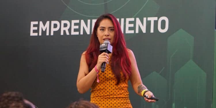 Lorena Ortiz durante su ponencia en la Blockchain Land 2022