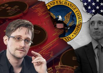 Edward Snowden en frente de monedas de FTX rotas con graficos rojos en el fondo junto a gary gensler con logo de la SEC y bandera de Estados Unidos en el fondo.