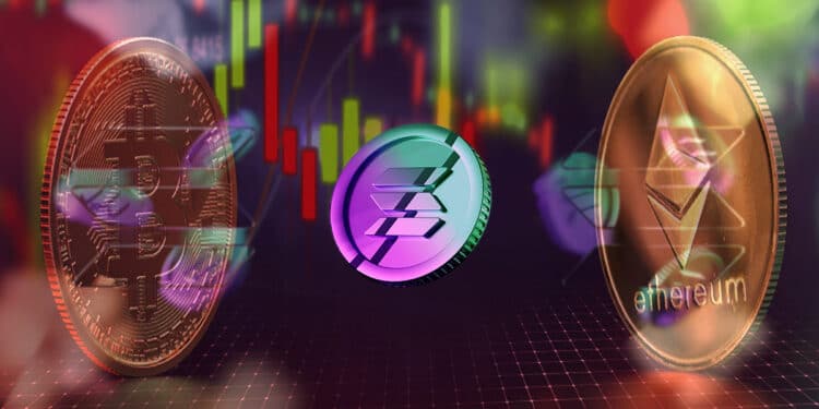 moneda de Solana con monedas de Bitcoin y Ethereum en el fondo con gráfico de precio