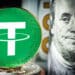 Tether junto a dolar.