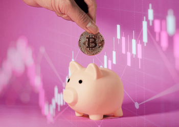 Ahorrista de bitcoin junto a gráfico de mercado.