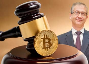 Pablo Hernandez junto a bitcoin.