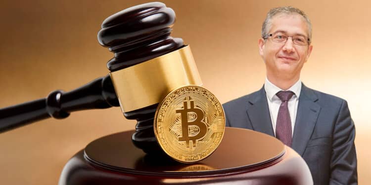 Pablo Hernandez junto a bitcoin.