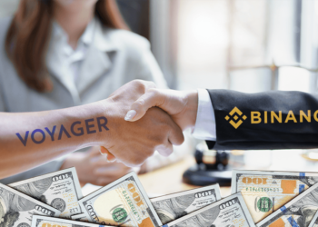 Logos de Voyager y binance junto a manos y dolares