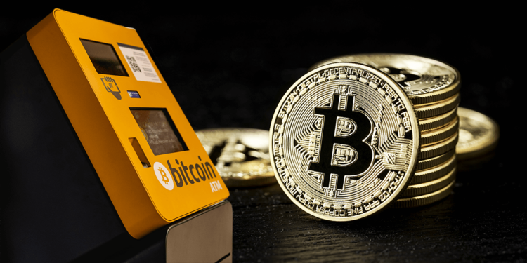 Cajero automático de bitcoin junto a bitcoin.