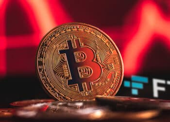 Bitcoin rojo junto a logo de FTX.