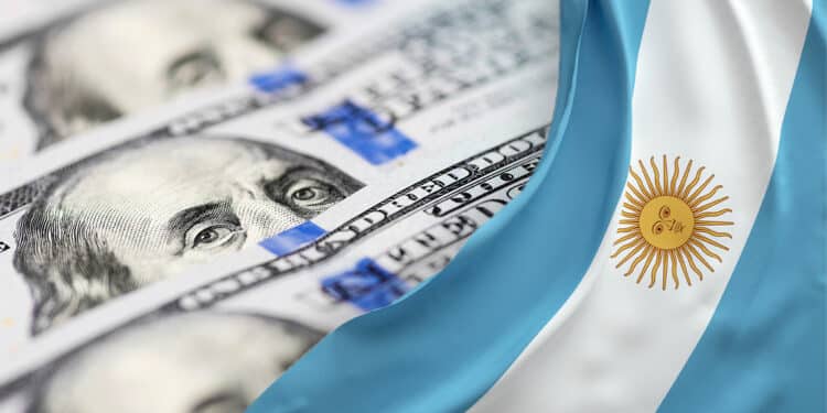 Dólar y bandera de Argentina