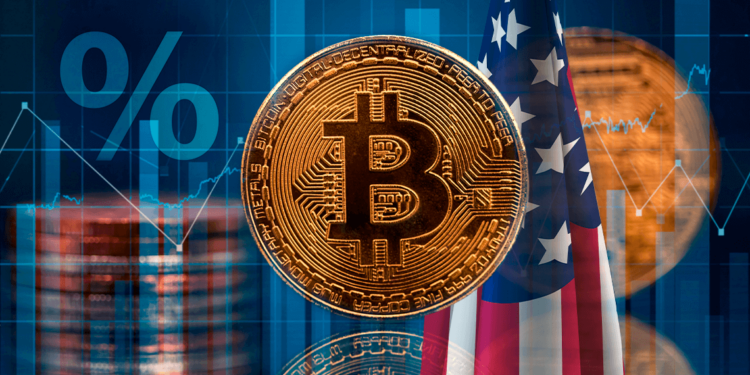 Bitcoin junto a bandera de Estados Unidos.