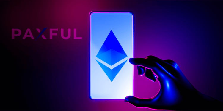 Celular con ethereum junto a logo de Paxful.