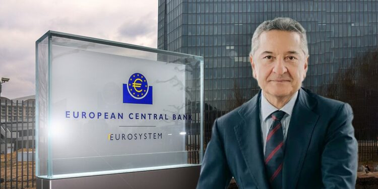 Fabio Panetta en frente de las oficinas del Banco Central Europeo