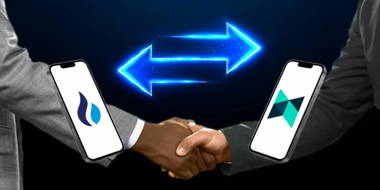 Manos estrechándose con dos teléfonos cada uno con logo de HUobi y Poloniex y símbolo de exchange al fondo