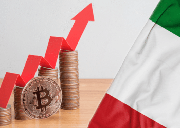 Bandera de Italia junto a bitcoin.