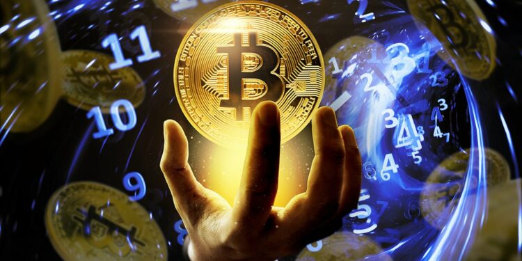 mano sosteniendo moneda de bitcoin saliendo de vortice de tiempo con monedas de bitcoin cayendo en el fondo