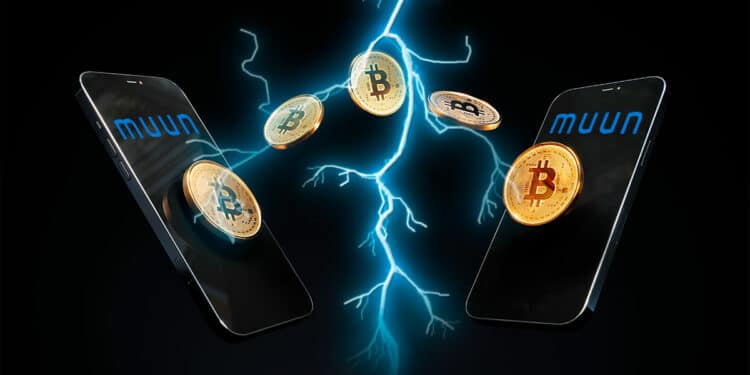 Teléfonos con logo de Muun enviando BTC con relámpago que representa Lightning