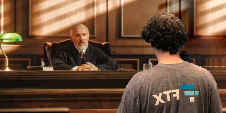 Sam Bankman-Fried de espaldas con logo de FTX en camiseta, ante juez durante juicio