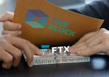 personas esconden con carpeta de the Block entrega de dinero con logo de FTX y alameda Research