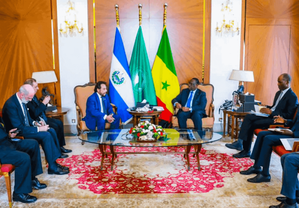 El presidente de Senegal Macky Sall y el vicepresidente de El Salvador Félix Ulloa.