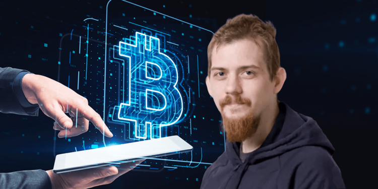 Luke Dashjr junto a bitcoin.