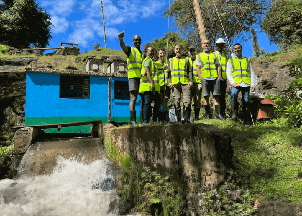 Minería de Bitcoin con energía hidroeléctrica en África.