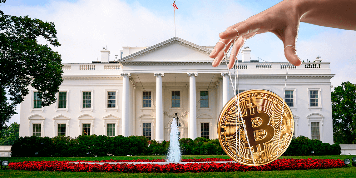 Casa blanca junto a mano controlando un bitcoin.