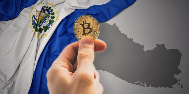 Bitcoin junto a bandera de El Salvador.