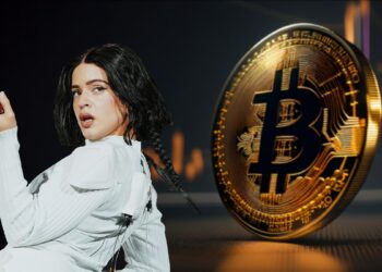 Cantante Rosalía junto a moneda de bitcoin con grafico de precio en el fondo