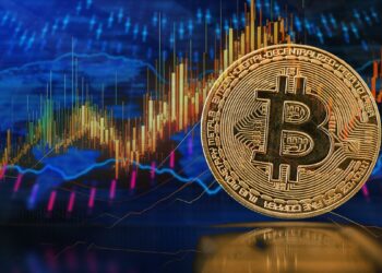 moneda de bitcoin con gafico de precio ascendente y mapa mundial en el fondo