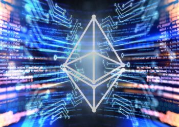 logo de Ethereum entre nodos de red digital con código de programación rodeandolo