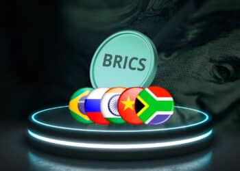 BRICS, banderas que lo conforman y dolar.