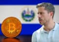 Saifedean Ammous, bitcoin y bandera de El Salvador.
