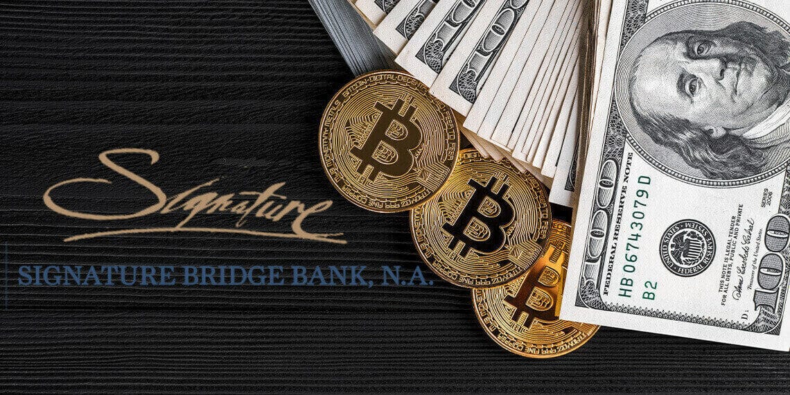 Bitcoin y dolares junto a logo de Signature Bank.