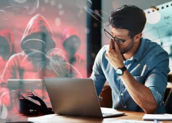 hombre estresado con monedas cayendo en frente de hackers junto a calendario de abril en el fondo