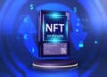tarjeta digital de NFT ordinal sobre plataforma con icono de actualizacion en el fondo