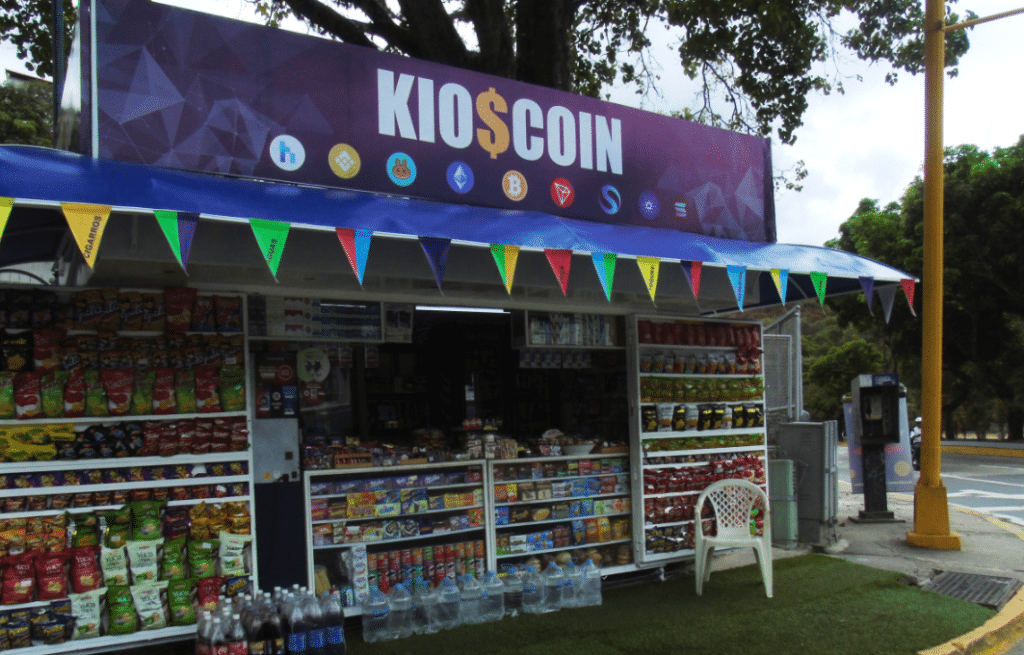 Kiosco inspirado en las criptomonedas en Venezuela.