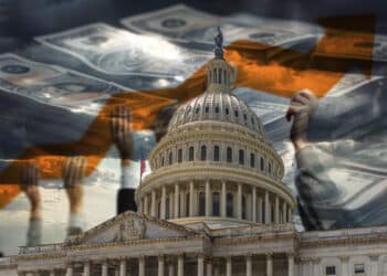 Congreso de los Estados Unidos con billetes de dolares apilados y manos sosteniendo flecha señalando aumento en el fondo