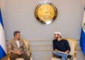 Saifedean Ammous junto a Nayib Bukele en sala de la presidencia de la República de El Salvador