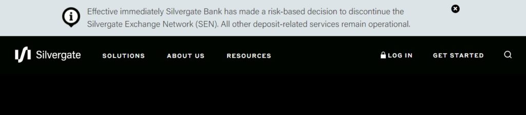 "Con efecto inmediato, Silvergate Bank ha tomado una decisión basada en el riesgo: descontinuar Silvergate Exchange Network (SEN). Todos los demás servicios relacionados con los depósitos siguen operativos"