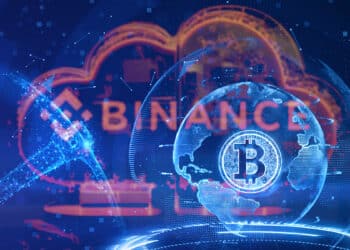 minería digital de bitcoin con nube de almacenamiento con logo de bitcoin en el fondo