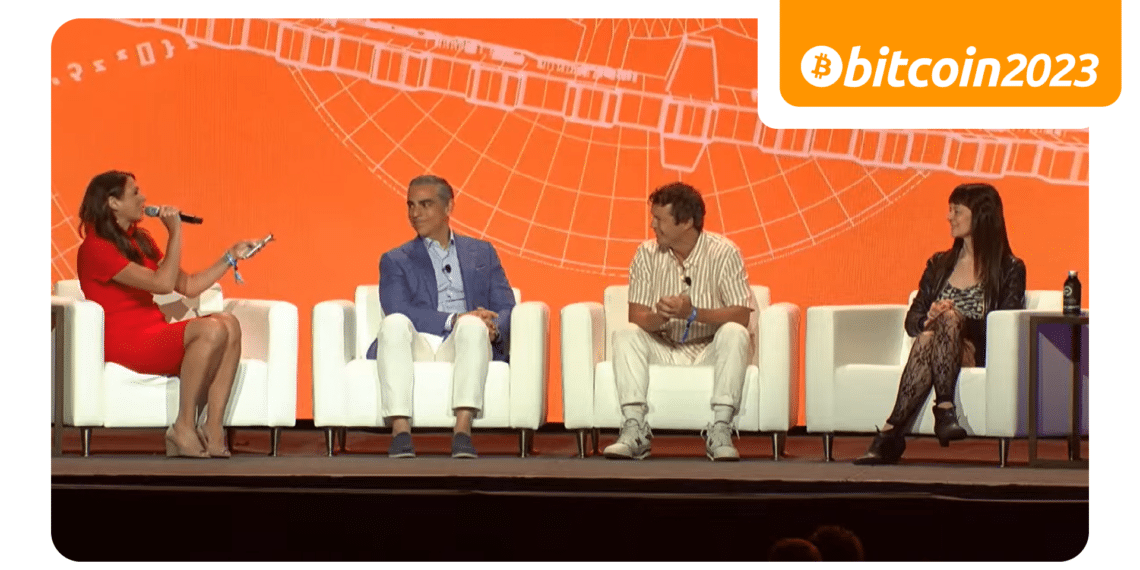 David Marcus, Miles Suter y Elizabeth Stark en la conferencia Bitcoin 2023, en Miami.