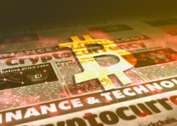 logo de Bitcoin sobre periodico con red digital superpuesta
