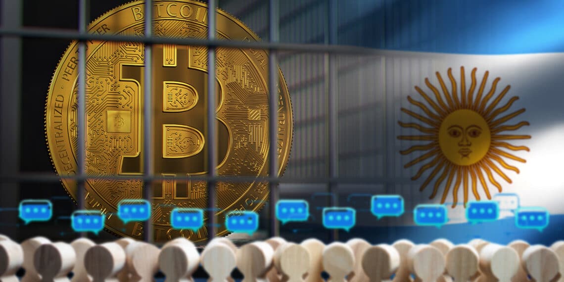 moneda de bitcoin detrás de reja junto a bandera de Argentina con figurillas de personas opinando superpuesta