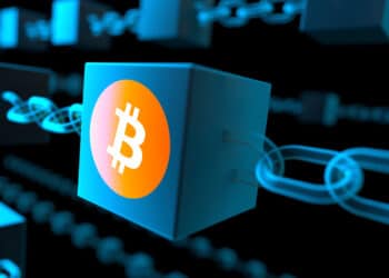 Se están viendo en Bitcoin algunas estadísticas inéditas en la historia de la red, como por ejemplo el peso promedio de los bloques. Composición por CriptoNoticias. Fuente: Ibrahim / adobe.stock.com ; BTC / cryptologos.com.