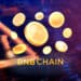 BNB CHAIN, tokens y símbolo de alerta.