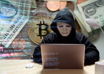Ciberdelincuente, dinero fiat y bitcoin.