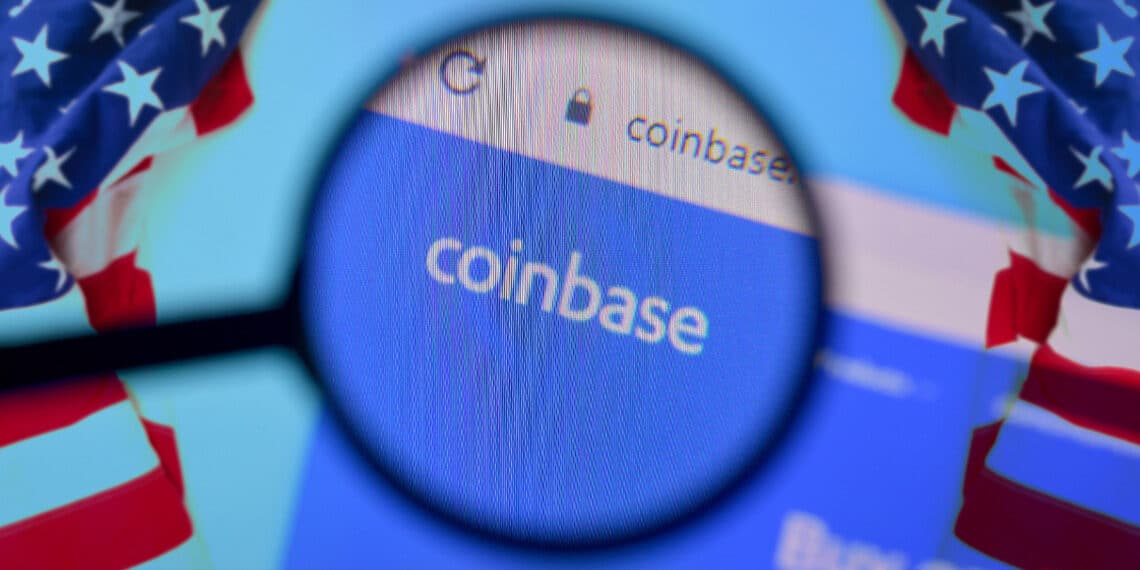 Coinbase siendo investigado y bandera de Estados Unidos.