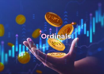monedas de NFT ordinals cayendo en mano abierta con grafico alcista y monedas cayendo en el fondo